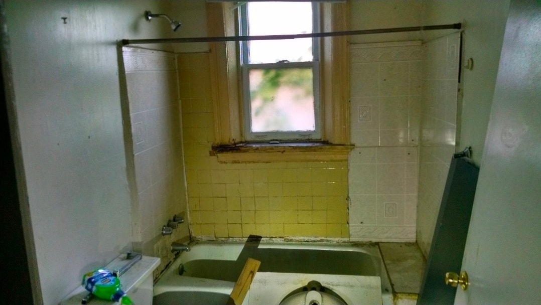 Race St bathroom before renovation
