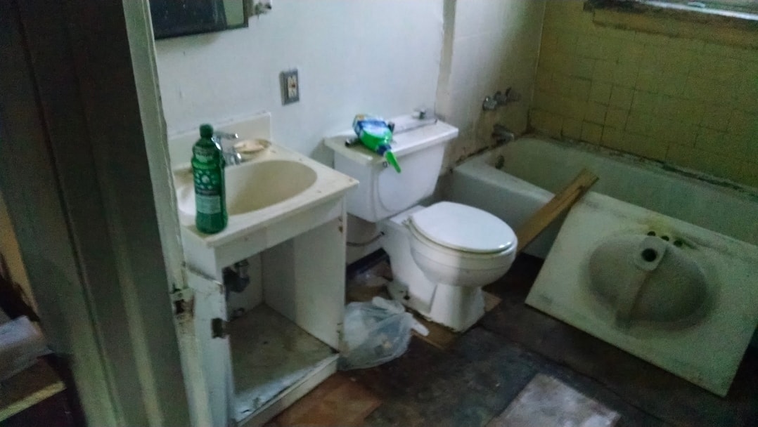 Race St bathroom photo 2